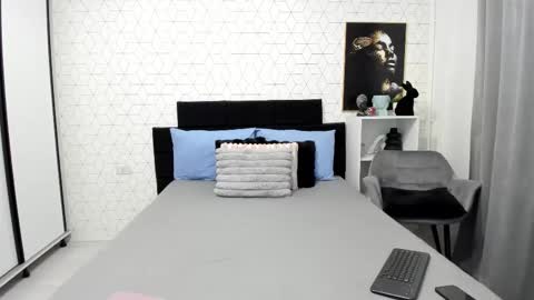 Snapshot of heidixcutie chatting on 09/11/25, 04:01 Heidi online show from 09/11/25, 04:01