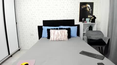 Snapshot of heidixcutie chatting on 09/15/25, 03:06 Heidi online show from 09/15/25, 03:06
