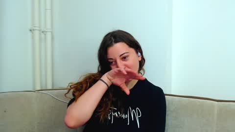 helen_adams_ online show from 12/09/24, 01:45