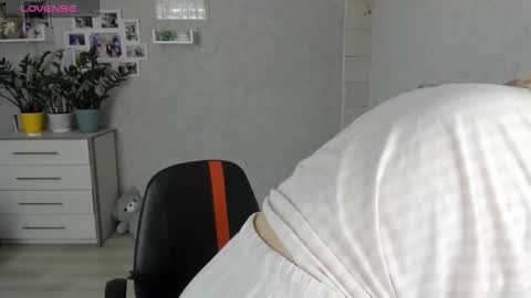 Helen sven online show from 09/15/25, 06:24