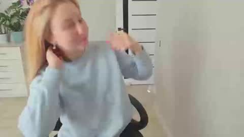 Helen sven online show from 10/23/25, 08:35