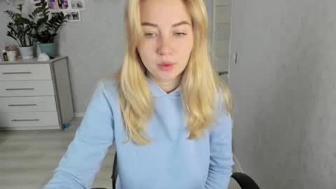 Helen sven online show from 10/28/25, 05:55