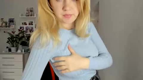 Snapshot of helen_angel_girl chatting on 11/20/25, 11:43 Helen sven online show from 11/20/25, 11:43