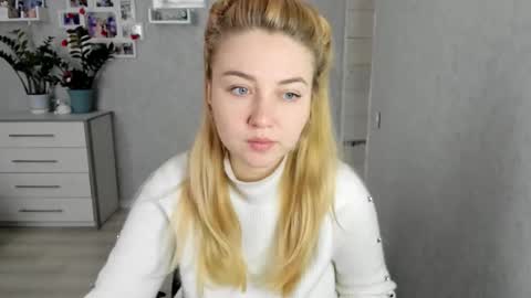 Snapshot of helen_angel_girl chatting on 01/13/26, 07:35 Helen sven online show from 01/13/26, 07:35