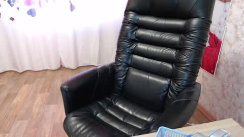 Snapshot of helen_bee chatting on 12/06/24, 10:27 Tanya online show from 12/06/24, 10:27