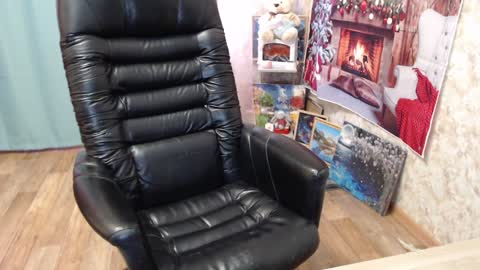 Snapshot of helen_bee chatting on 12/26/24, 12:16 Tanya online show from 12/26/24, 12:16