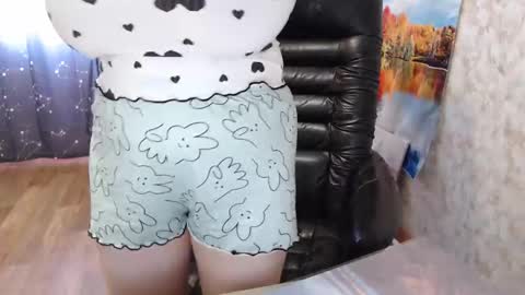 Snapshot of helen_bee chatting on 09/25/25, 07:23 Tanya online show from 09/25/25, 07:23