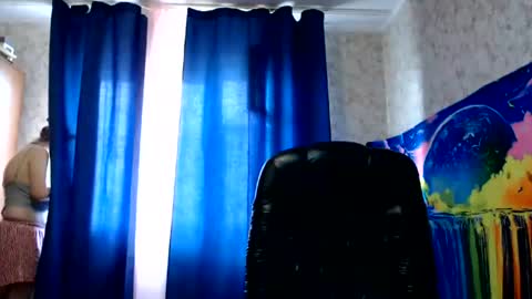 Snapshot of helen_bee chatting on 07/12/26, 11:34 Tanya online show from 07/12/26, 11:34