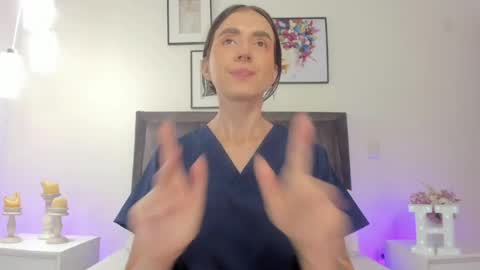 Snapshot of helen_mooree chatting on 06/05/26, 12:55 Helen online show from 06/05/26, 12:55