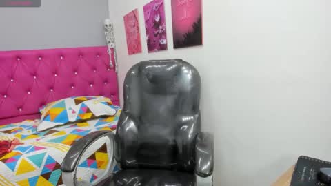 Snapshot of helen_russoo chatting on 11/09/25, 06:28 Helen online show from 11/09/25, 06:28