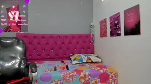 Snapshot of helen_russoo chatting on 11/15/25, 06:37 Helen online show from 11/15/25, 06:37