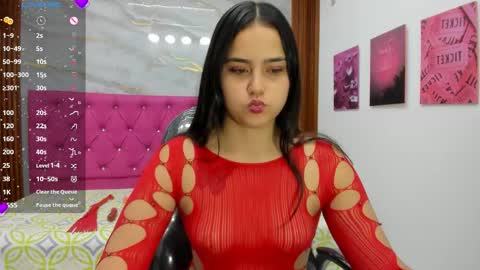 Snapshot of helen_russoo chatting on 12/03/25, 06:28 Helen online show from 12/03/25, 06:28