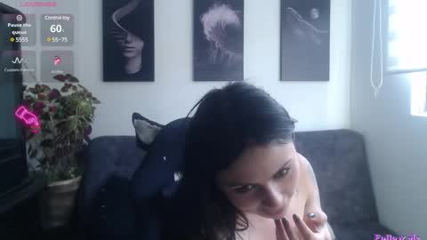 Snapshot of helena_olivet chatting on 09/19/25, 11:00 HELENA online show from 09/19/25, 11:00