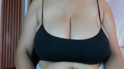 Helena Santos  online show from 04/12/26, 11:48