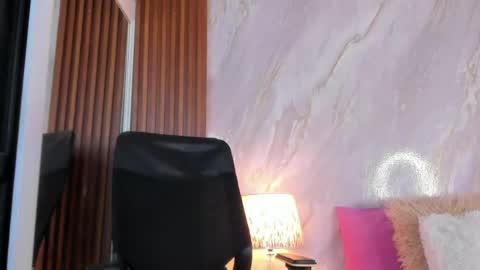 Helena Santos  online show from 04/20/26, 12:08