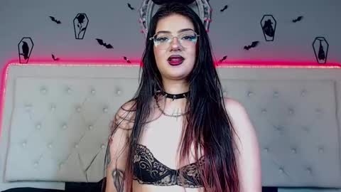 Snapshot of helenamorningstar chatting on 02/20/25, 07:45 helenamorningstar online show from 02/20/25, 07:45