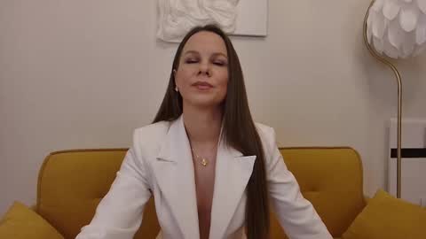 Snapshot of helenbenit chatting on 11/25/25, 07:36 Helen online show from 11/25/25, 07:36