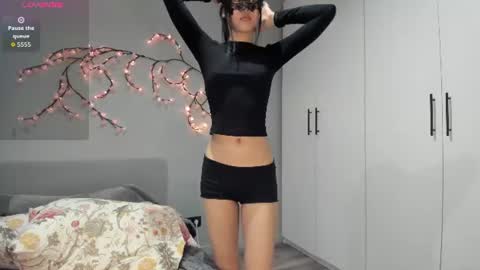 Snapshot of helenblazetrt chatting on 07/23/26, 02:42 Hi I am Helen online show from 07/23/26, 02:42