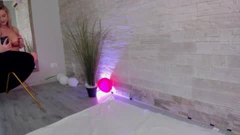 Helen online show from 03/13/26, 06:20