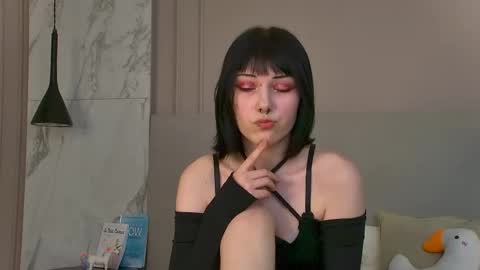 Helen online show from 10/23/25, 06:06