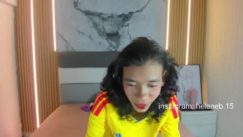 Snapshot of helenebird chatting on 06/17/26, 08:32 online show from 06/17/26, 08:32
