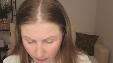 Snapshot of helens_lov chatting on 06/18/26, 03:29 Helen online show from 06/18/26, 03:29