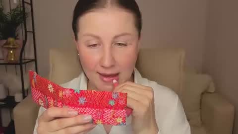 Snapshot of helens_lov chatting on 07/19/26, 01:53 Helen online show from 07/19/26, 01:53
