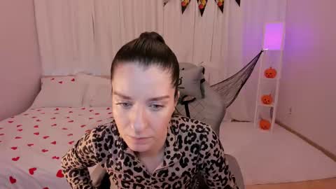 Helen online show from 10/30/25, 03:41