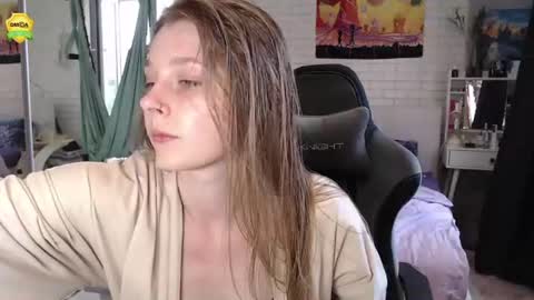 Snapshot of helenundersin chatting on 07/06/26, 10:34 Helen online show from 07/06/26, 10:34