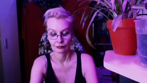 Helga online show from 03/25/26, 09:54