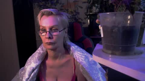Snapshot of helgahimmele chatting on 05/17/26, 03:26 Helga online show from 05/17/26, 03:26