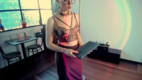 Snapshot of heliconiavannucci chatting on 10/07/25, 10:40 Heliconia online show from 10/07/25, 10:40