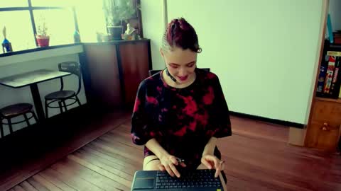 Snapshot of heliconiavannucci chatting on 10/12/25, 05:56 Heliconia online show from 10/12/25, 05:56