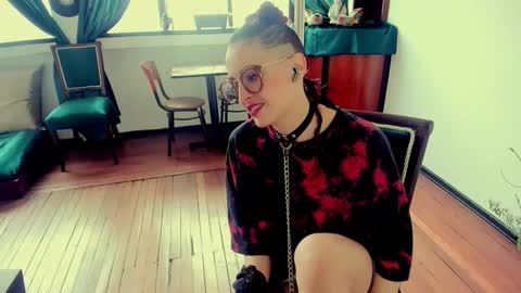 Snapshot of heliconiavannucci chatting on 10/22/25, 03:23 Heliconia online show from 10/22/25, 03:23