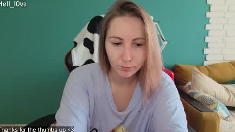 Snapshot of hell_l0ve chatting on 07/20/26, 10:07 Anastasiia online show from 07/20/26, 10:07