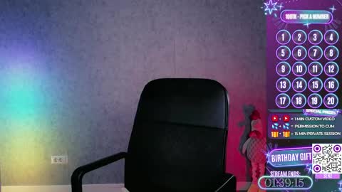 Snapshot of hell_on_heels_ chatting on 05/19/26, 08:15 - show loyalty and subscribe - online show from 05/19/26, 08:15