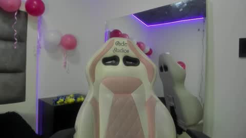 hellen__smith_ online show from 11/01/25, 01:02