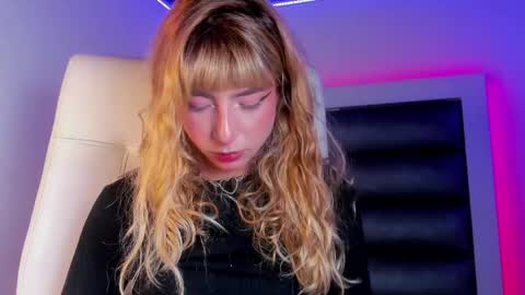 hellen__smith_ online show from 04/21/26, 01:42