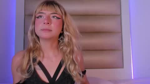 hellen__smith_ online show from 04/22/26, 08:54