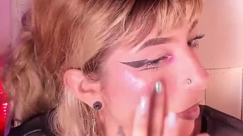 hellen__smith_ online show from 06/11/26, 10:52
