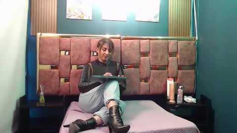 Hellen.  online show from 04/02/26, 11:30