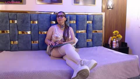 Hellen.  online show from 04/09/26, 03:17
