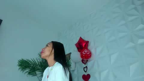 hellen     online show from 02/16/26, 07:10