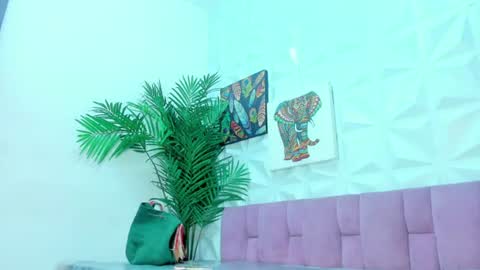hellen     online show from 06/15/26, 04:31