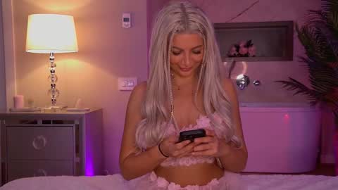 hellenroyy online show from 09/20/25, 03:29