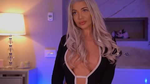 hellenroyy online show from 10/26/25, 04:29