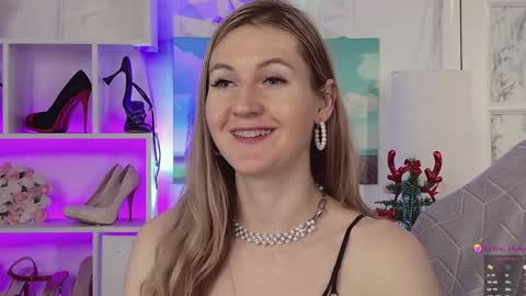 Alisia  Monday to Friday from 10 am to 4 pm GMT 2 online show from 12/18/24, 11:34