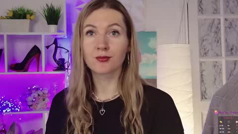 Alisia  Monday to Friday from 10 am to 4 pm GMT 2 online show from 01/24/25, 09:06