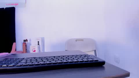 Snapshot of hellokitty38 chatting on 08/06/26, 12:51 hellokitty38 online show from 08/06/26, 12:51
