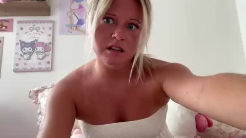 hellokittyluverr online show from 07/11/26, 09:49
